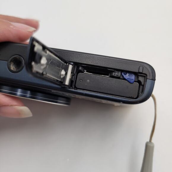 Samsung PL Series PL210 14.2MP Digital Camera Blue Fully Working Great Shape - Picture 11 of 16